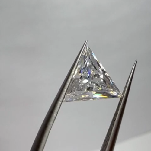 Муассанит 3,5х3,5 мм 0,2 карата Огранка: Треугольник Цвет: бесцветный (белый)